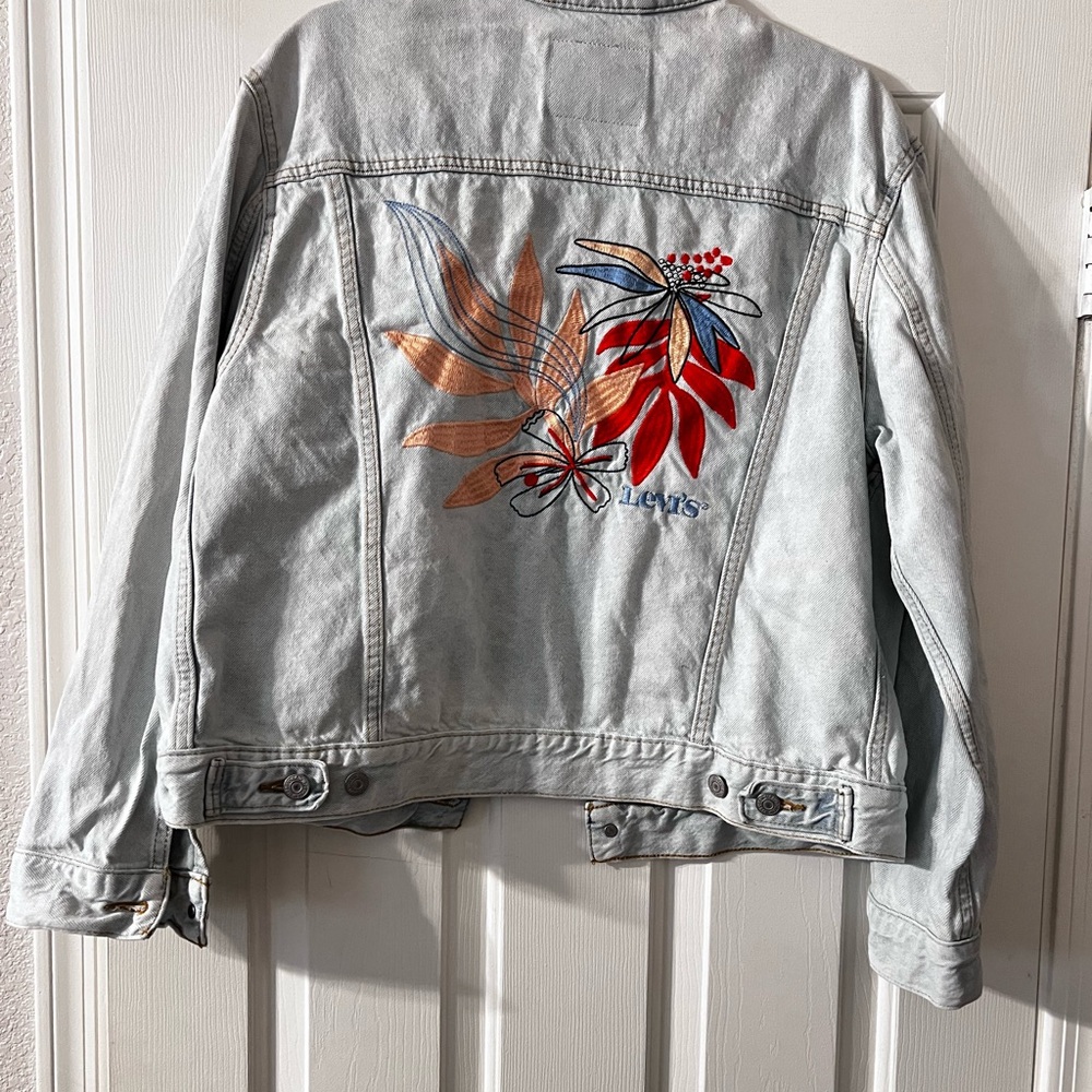 Levi's Women's light Denim Jacket with Embroidered Floral Design